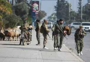 قوات تابعة لفصائل المعارضة السورية في الراشدين، محافظة حلب، سوريا، 29 نوفمبر/تشرين الثاني 2024. رويترز