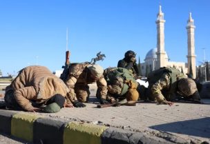 قوات تابعة لفصائل المعارضة السورية في الراشدين، محافظة حلب، سوريا، 29 نوفمبر/تشرين الثاني 2024. رويترز