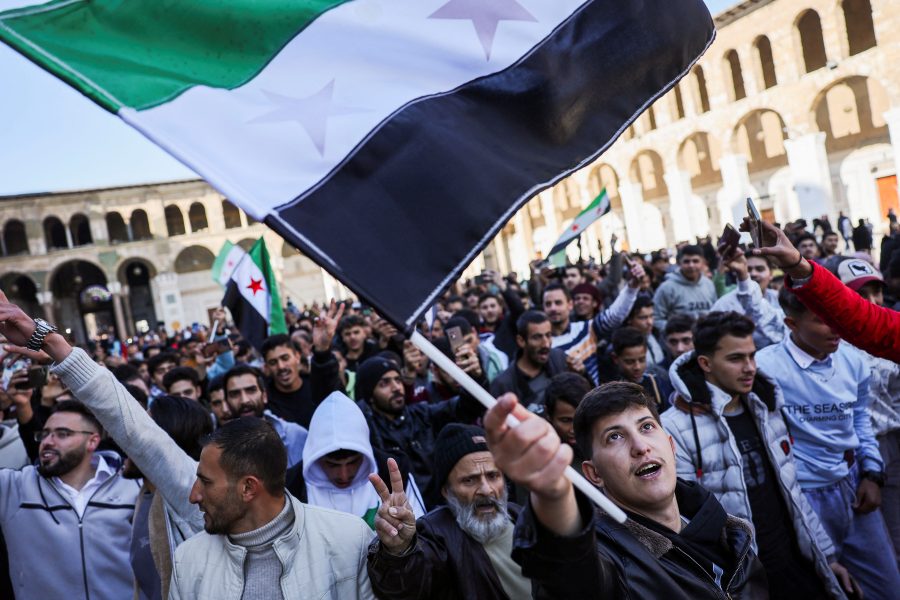 المسجد الأموي وسط العاصمة دمشق في أول جمعة بعد سقوط الأسد - رويترز