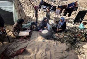 الناس يتضورون جوعاً في غزة