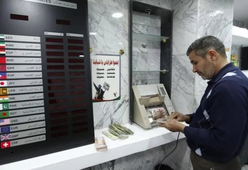 استخدام أدوات الدفع الإلكتروني في ليبيا (رويترز)