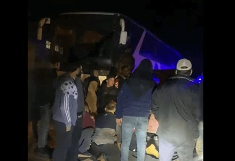 حادث بين حافلة للجيش و فان للركاب في عكار