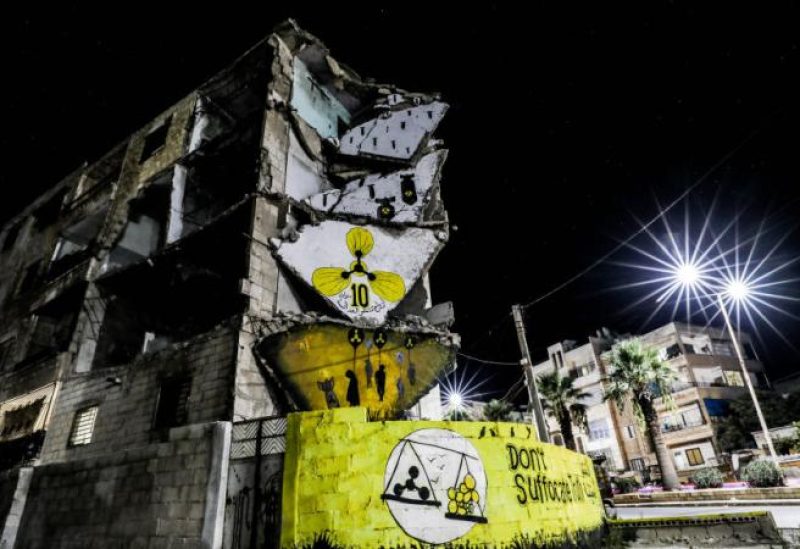 جدارية بمناسبة مرور عقد على مجزرة النظام السوري بالأسلحة الكيميائية في الغوطة