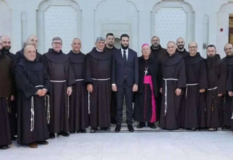 قائد الإدارة السورية الجديدة أحمد الشرع يلتقي وفدا يضم مسؤولين دينيين يمثلون الكنائس المسيحية