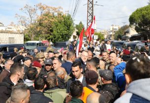 رئيس الحكومة نجيب ميقاتي وقائد الجيش جوزاف عون خلال زيارتهما إلى جنوب لبنان
