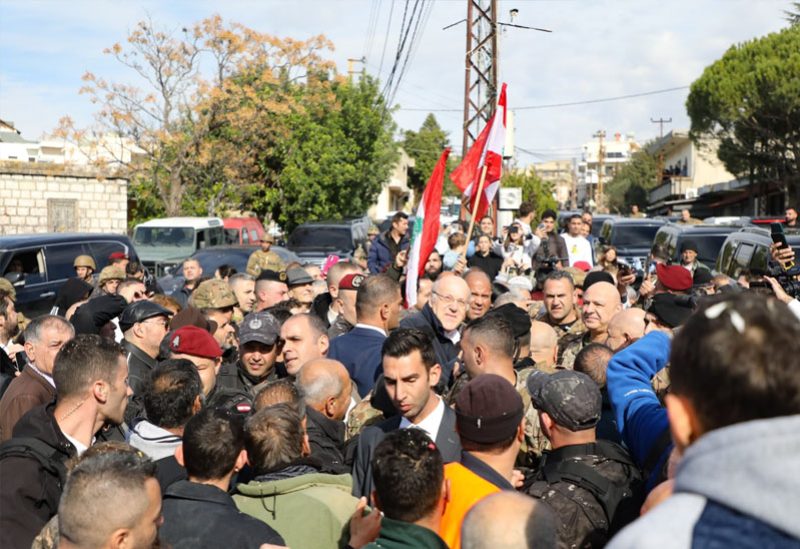 رئيس الحكومة نجيب ميقاتي وقائد الجيش جوزاف عون خلال زيارتهما إلى جنوب لبنان