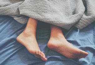 ما هي أسباب برودة القدمين؟ (تعبيرية)