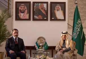 وزير الخارجية السعودي فيصل بن فرحان آل سعود يلتقي وزير الخارجية السوري أسعد حسن الشيباني في الرياض، المملكة العربية السعودية، 2 يناير/كانون الثاني 2025. رويترز نقلاً عن وكالة الأنباء السعودية