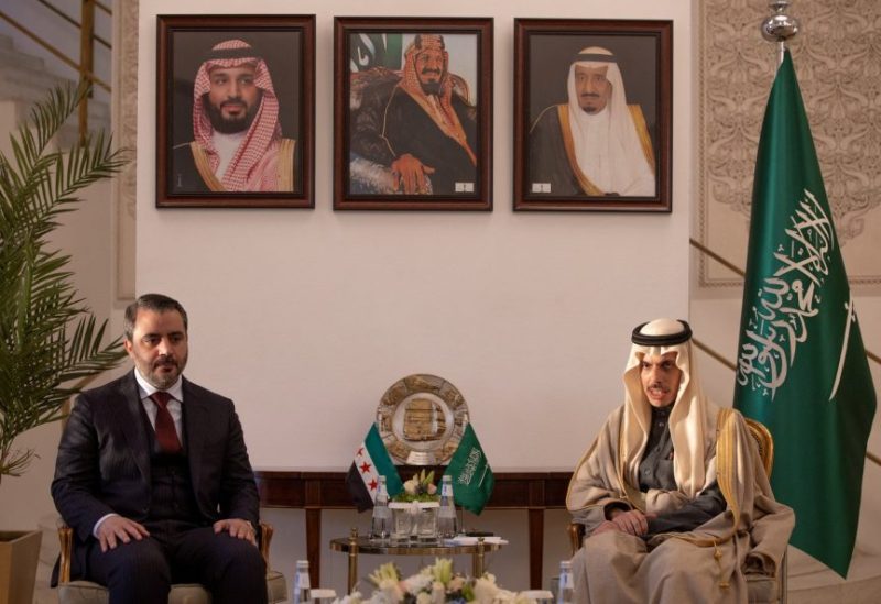 وزير الخارجية السعودي فيصل بن فرحان آل سعود يلتقي وزير الخارجية السوري أسعد حسن الشيباني في الرياض، المملكة العربية السعودية، 2 يناير/كانون الثاني 2025. رويترز نقلاً عن وكالة الأنباء السعودية