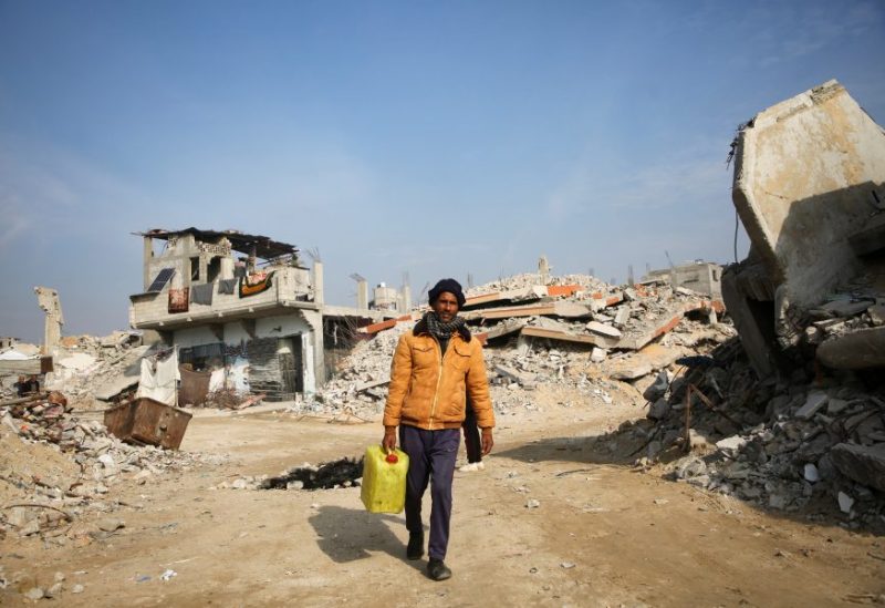 مبانٍ دمرت في غارات إسرائيلية سابقة في خان يونس جنوب قطاع غزة في 16 يناير/كانون الثاني 2025. رويترز