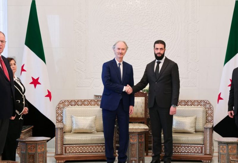 مبعوث الأمم المتحدة الخاص إلى سوريا غير بيدرسون خلال اجتماعه مع القائد العام للادارة السورية أحمد الشرع في دمشق. 20 يناير 2025 رويترز