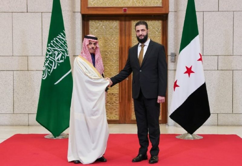 زير الخارجية السعودي الأمير فيصل بن فرحان و قائد الادارة السورية الجديدة أحمد الشرع