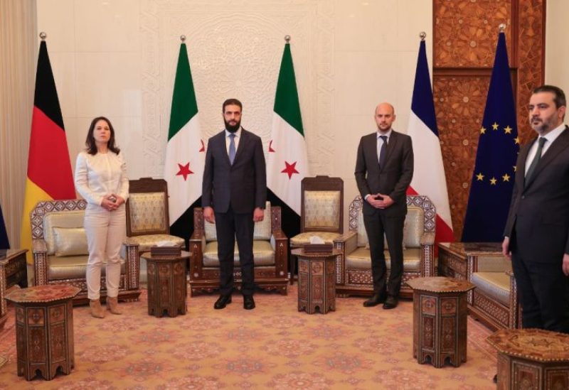 وزير الخارجية الفرنسي جان نويل بارو، ونظيرته الألمانية أنالينا بيربوك، والقائد أحمد الشرع