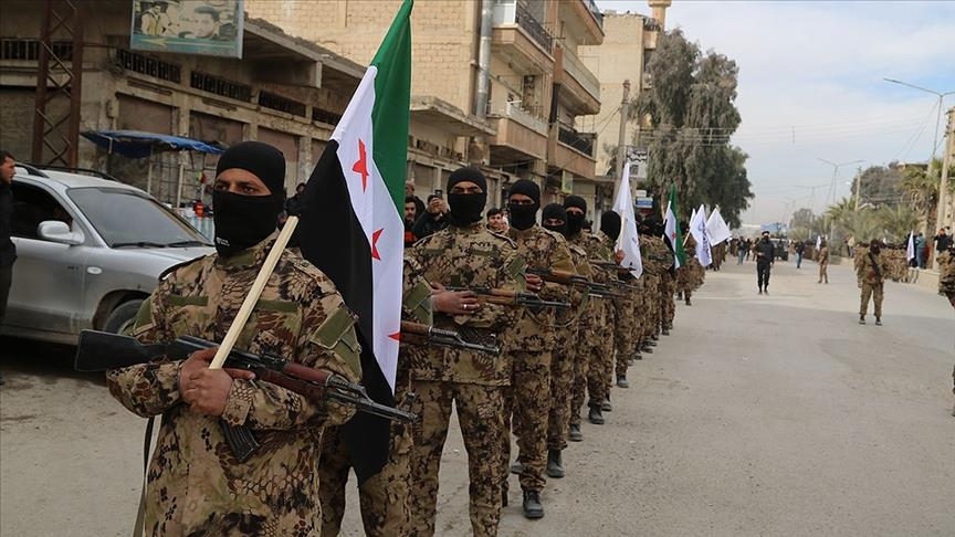 عرض عسكري بدير الزور لإظهار قوة الإدارة السورية الجديدة