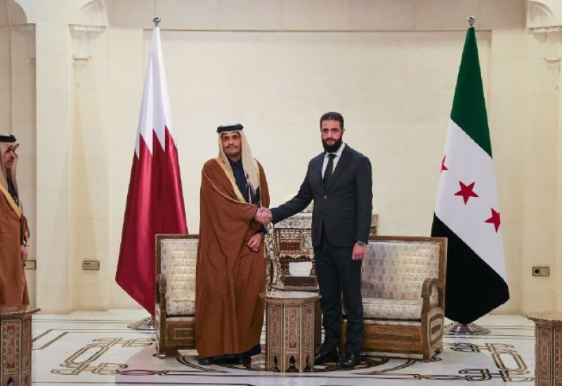 رئيس الوزراء وزير الخارجية القطري الشيخ محمد بن عبد الرحمن آل ثاني و القائد العام للادارة السورية الجديدة أحمد الشرع