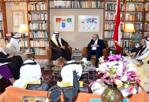 رئيس الحكومة المكلف نواف سلام في دارته في قريطم، وزير الخارجية الكويتية عبد الله علي اليحيا والأمين العام لمجلس التعاون الخليجي جاسم محمد البديوي والوفد المرافق لهما