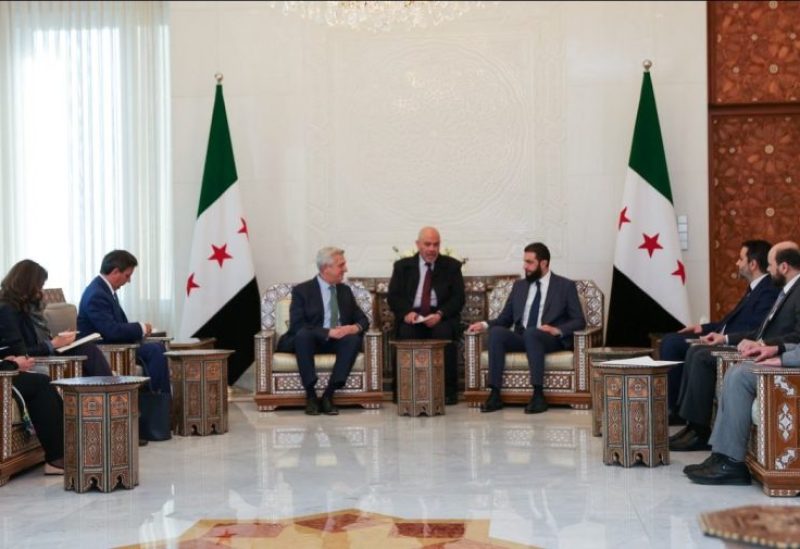 أحمد الشرع وأسعد الشيباني يلتقيان وفد المفوضية السامية لشؤون اللاجئين (سانا)