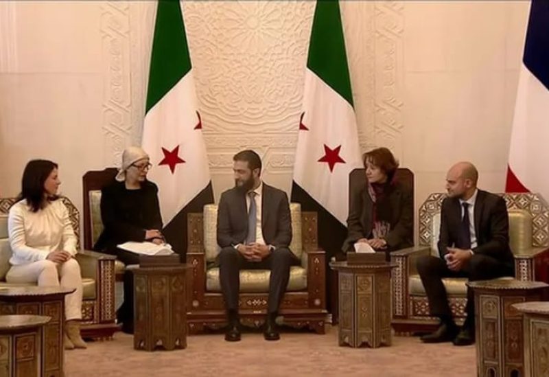 وزير الخارجية الفرنسي جان نويل بارو، ونظيرته الألمانية أنالينا بيربوك، والقائد أحمد الشرع