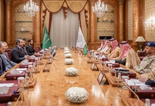 وزير الدفاع السعودي، الأمير خالد بن سلمان، لقاءً مع وزير الخارجية والمغتربين السوري، أسعد الشيباني، ووزير الدفاع ورئيس جهاز الاستخبارات العامة في الإدارة السورية الجديدة