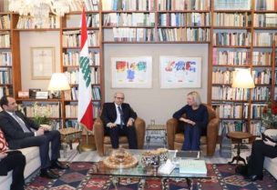 الرئيس المكلف نواف سلام، في دارته في قريطم، مع المنسقة الخاصة للأمم المتحدة في لبنان جينين هينيس- بلاسخارت