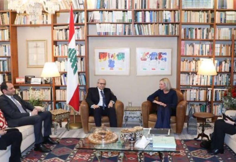 الرئيس المكلف نواف سلام، في دارته في قريطم، مع المنسقة الخاصة للأمم المتحدة في لبنان جينين هينيس- بلاسخارت