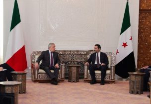 وزير الخارجية السوري أسعد الشيباني يستقبل وفد الجمهورية الإيطالية برئاسة وزير الخارجية الإيطالي انطونيو تاياني في قصر الشعب بدمشق