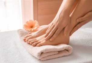 العناية بالقدمين (تعبيرية)