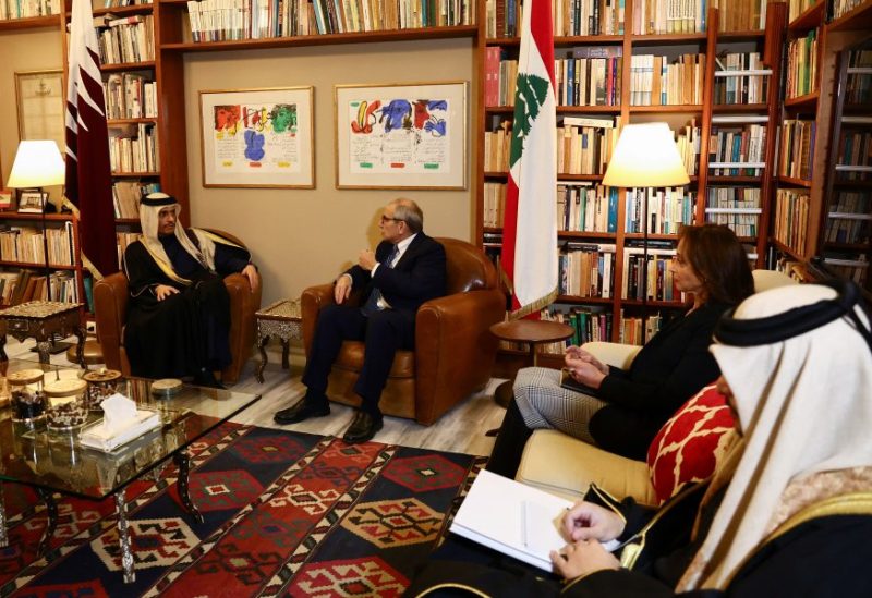 من اللقاء الذي جمع رئيس الوزراء ووزير الخارجية القطري الشيخ محمد بن عبد الرحمن آل ثاني ورئيس الوزراء المكلف نواف سلام في منزل سلام في بيروت