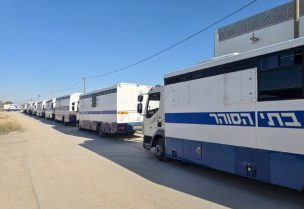 الحافلات التي تقل أسرى فلسطينيين محررين