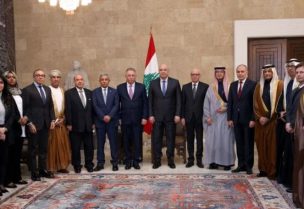 رئيس الجمهورية خلال استقباله السلك الدبلوماسي العربي برئاسة عميد السلك سفير دولة فلسطين أشرف دبور