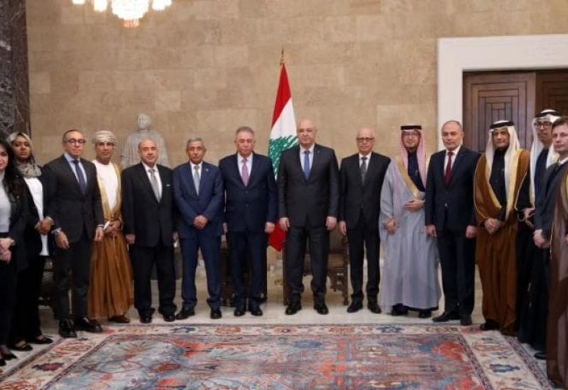 رئيس الجمهورية خلال استقباله السلك الدبلوماسي العربي برئاسة عميد السلك سفير دولة فلسطين أشرف دبور