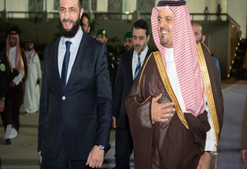 الرئيس السوري أحمد الشرع و نائب أمير منطقة مكة المكرمة الأمير سعود بن مشعل بن عبدالعزيز