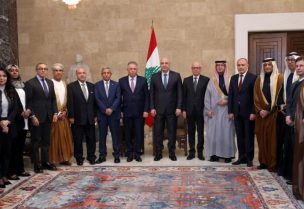 الرئيس عون يلتقي في بعبدا بوفد السفراء العرب