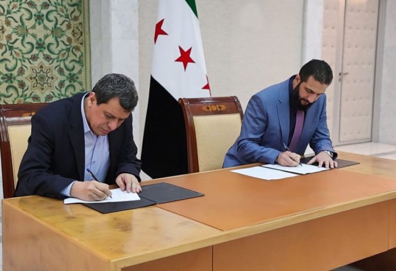 الرئيس السوري أحمد الشرع وقائد قوات سوريا الديمقراطية مظلوم عبدي