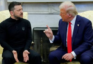 الرئيس الأمريكي دونالد ترامب يلتقي بالرئيس الأوكراني فولوديمير زيلينسكي في البيت الأبيض في واشنطن العاصمة، الولايات المتحدة، 28 فبراير/شباط 2025. رويترز