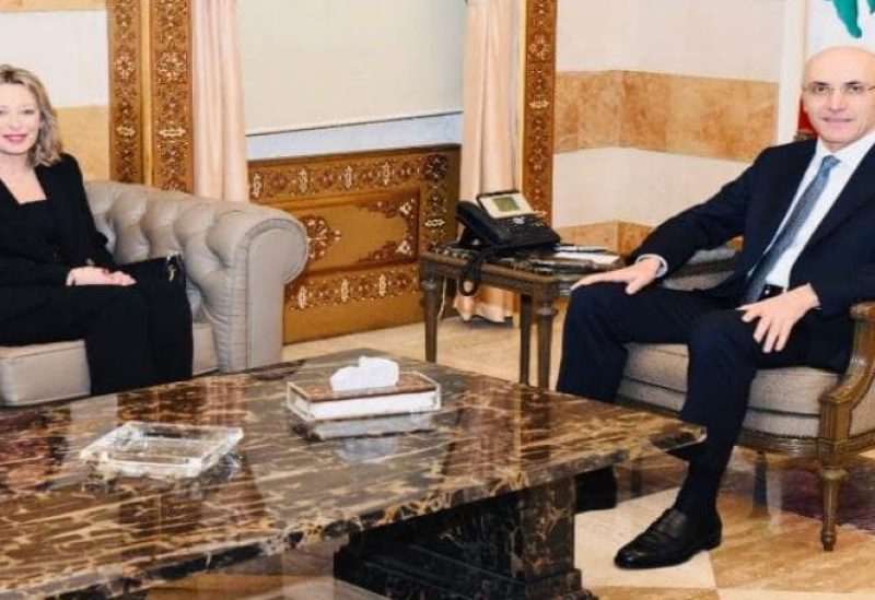 عضو تكتل "الجمهورية القوية" النائبة غادة أيوب وزير الداخلية والبلديات أحمد الحجار