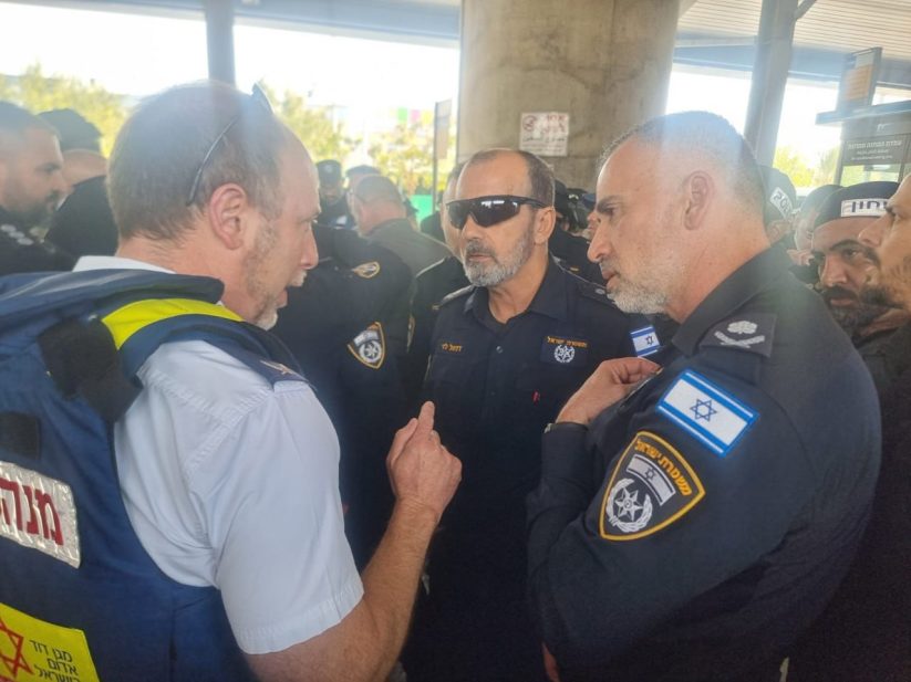 مفوض شرطة الاحتلال يصل مكان العملية في مدينة حيفا المحتلة
