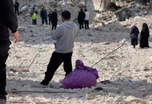 أهالي مخيمات الضفة ينزحون عن منازلهم (الجزيرة)