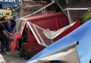 انحراف فان واصطدامه بكشك على أوتوستراد حالات
