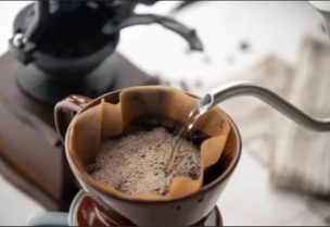 آلة لصنع القهوة- تعبيرية