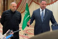 أندريه يرماك (يمين) خلال تواجده في جدة في 11 مارس الحالي للمشاركة في الجولة الأولى من المحادثات مع الأميركيين