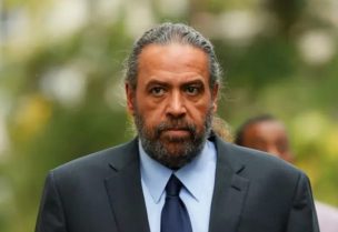 الشيخ الكويتي أحمد الفهد الصباح في جنيف بسويسرا في صورة من أرشيف رويترز.