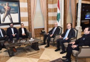 الحجار استقبل في مكتبه وزير الدولة لشؤون التنمية الادارية فادي مكي ووزير المهجرين وزير الدولة لشؤون التكنولوجيا والذكاء الاصطناعي كمال شحادة مع وفد من البنك الدولي