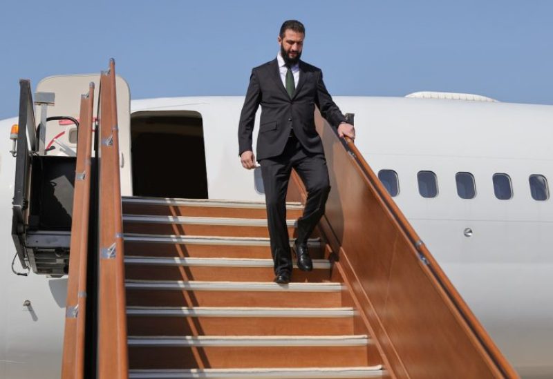 وصول رئيس الجمهورية العربية السورية أحمد الشرع والوفد المرافق له إلى مطار البطين في دولة الإمارات