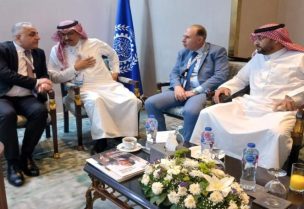محمد كركي خلال لقائه مع وفد من اللجان العمالية في المملكة العربية السعودية على هامش مشاركته في مؤتمر العمل العربي الدورة (51) في القاهرة