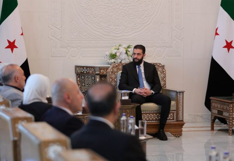الرئيس السوري أحمد الشرع يجتمع مع لجنة تقصي الحقائق المكلفة بالتحقيق في أحداث الساحل لعرض آخر المستجدات - سانا