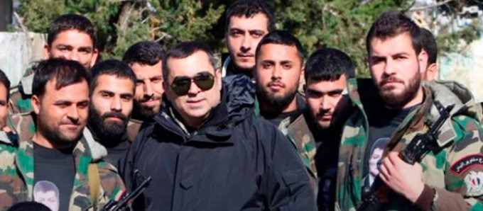 محمد جابر مع عدد من مقاتلي النظام البائد