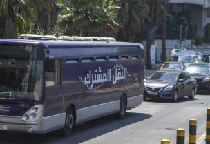 احدى الحافلات الحديثة التابعة لوزارة الأشغال