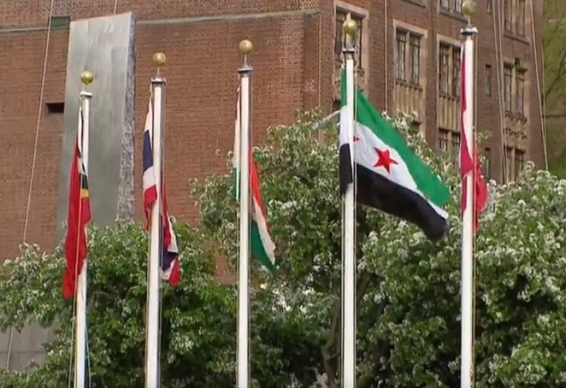 رفع العلم السوري الجديد في مقر الأمم المتحدة بمدينة نيويورك الأميركية