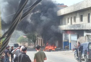 غارة أمام محل لتصليح الدراجات النارية في الطيبة بجنوب لبنان